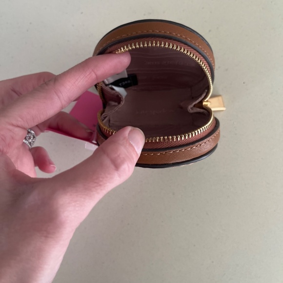 Kate Spade Lucy Leopard Needlepoint Coin Purse Airpod Case  Key Chain - Picture 4 of 4